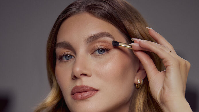 Leslie Dumeix new makeup artist at Sisley